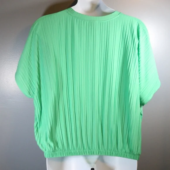 Green Pleated Women's Top - Picture 3 of 8